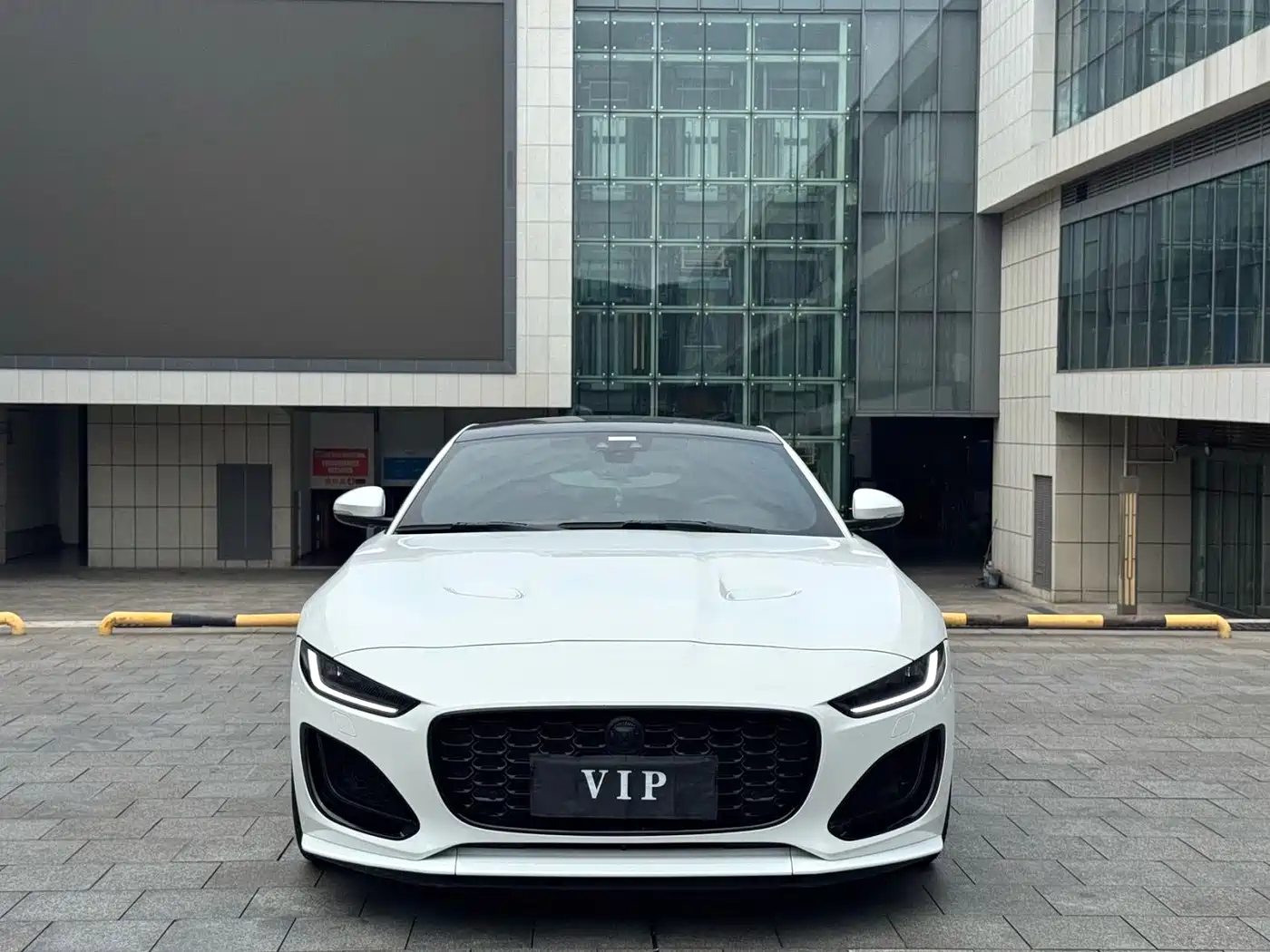 Фото 2 - Jaguar F-TYPE