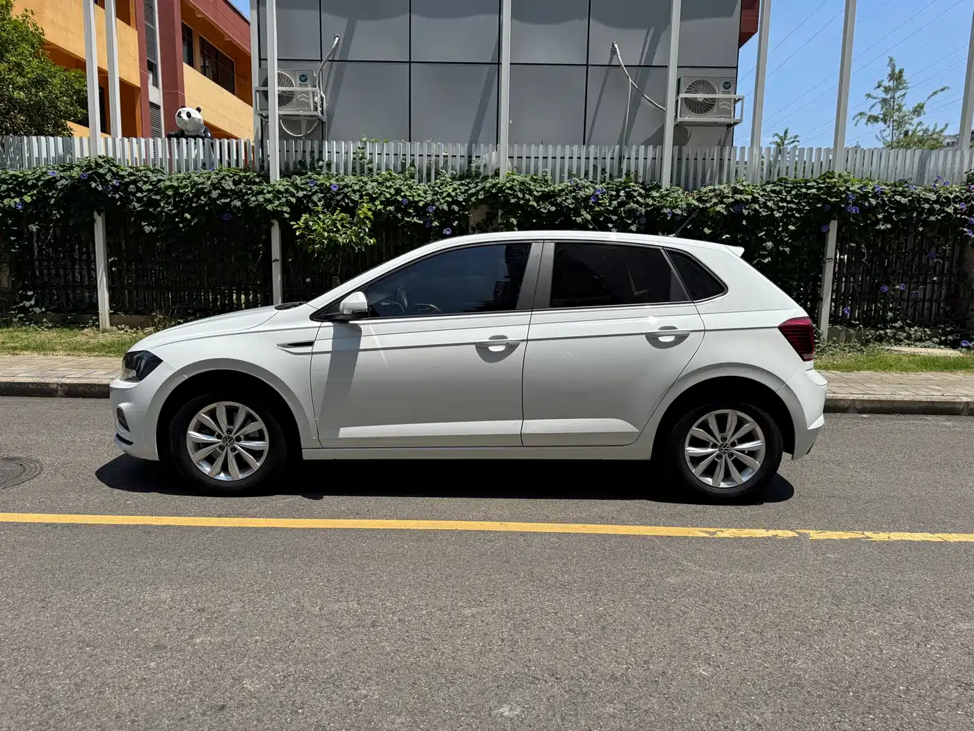Volkswagen Polo 2023 Plus 1.5L Automatic Colorful Tech Edition фото 4
