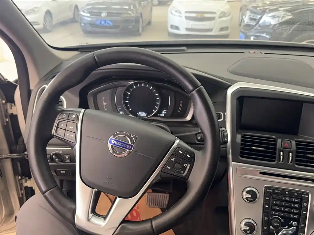 Фото 4 - Volvo XC60