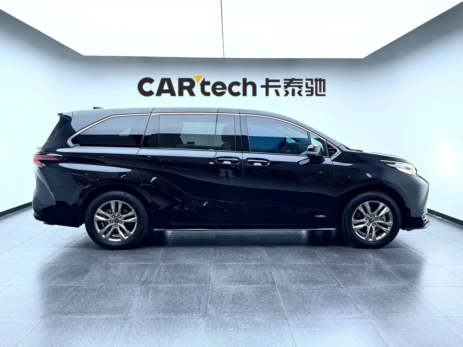 Фото 4 - Toyota Sienna