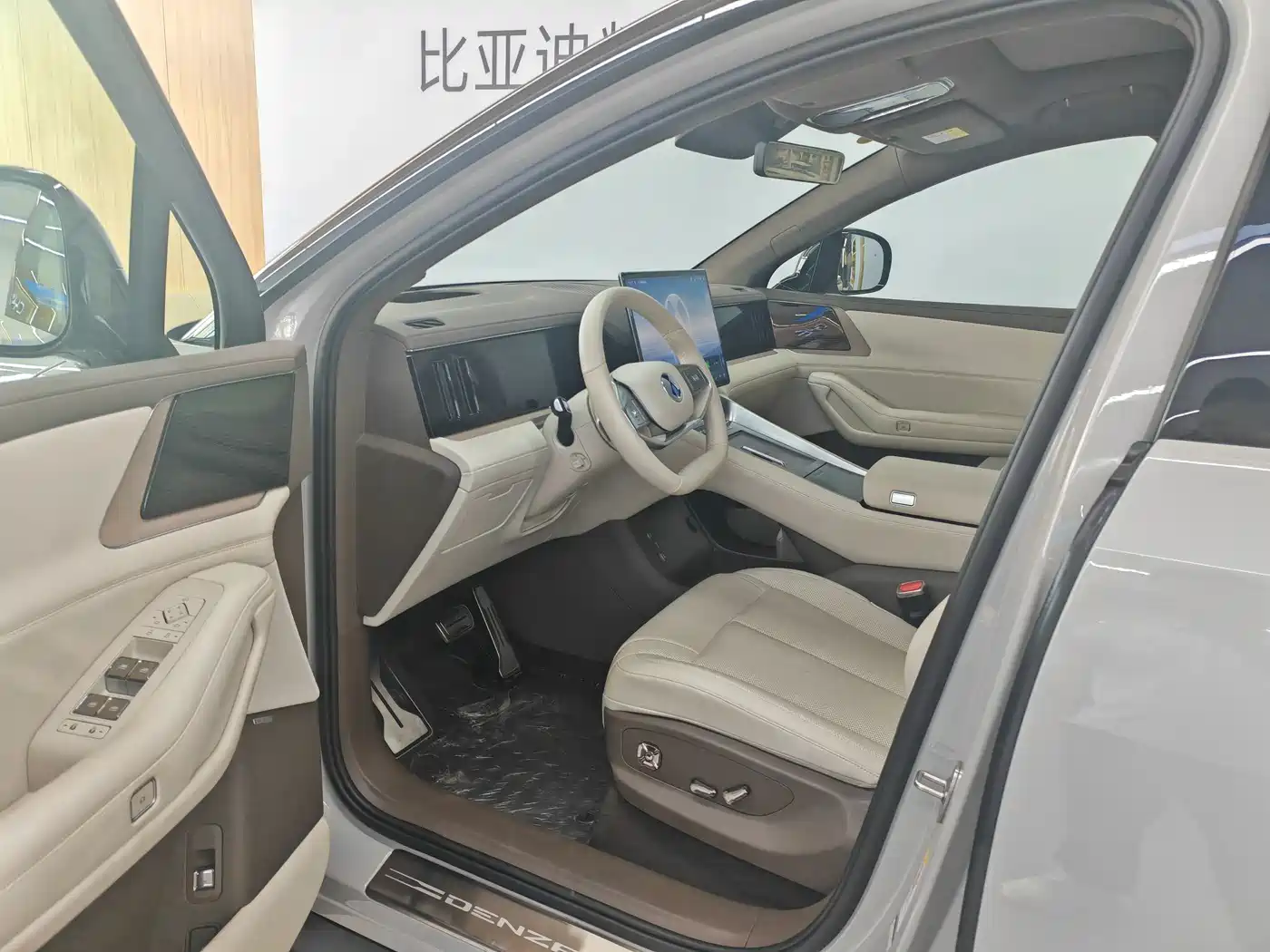 Denza N8L 2025 2025 Standard