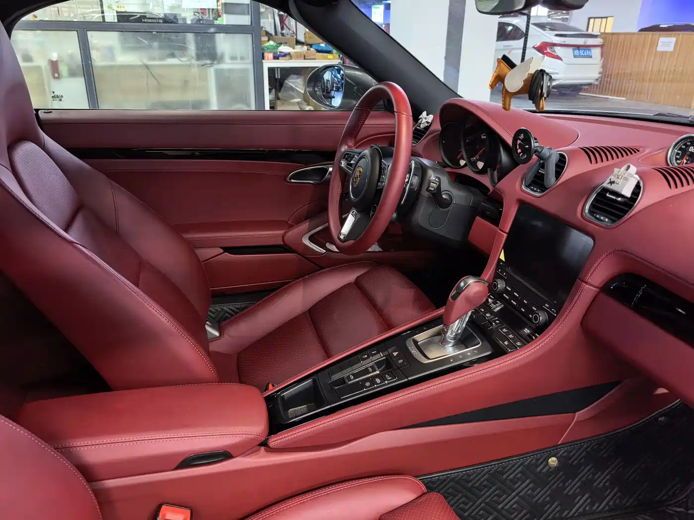 Porsche 718 2022 Boxster 2.0T фото 12