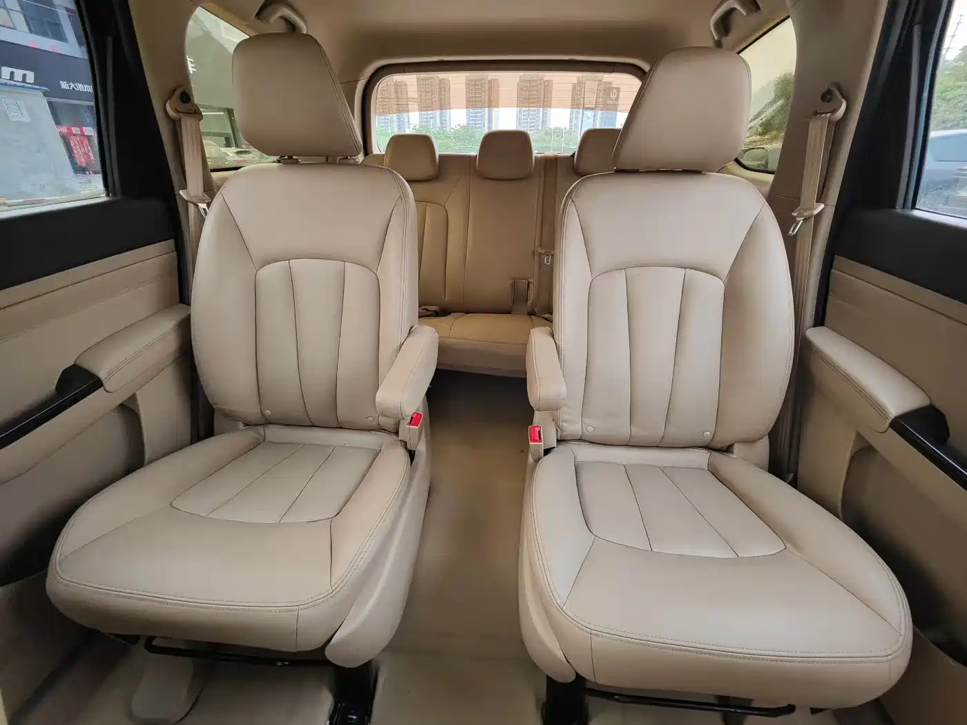 Baojun 730 2015 2014 1.5L Manual Luxury Navigation ESP Edition 7-Seater