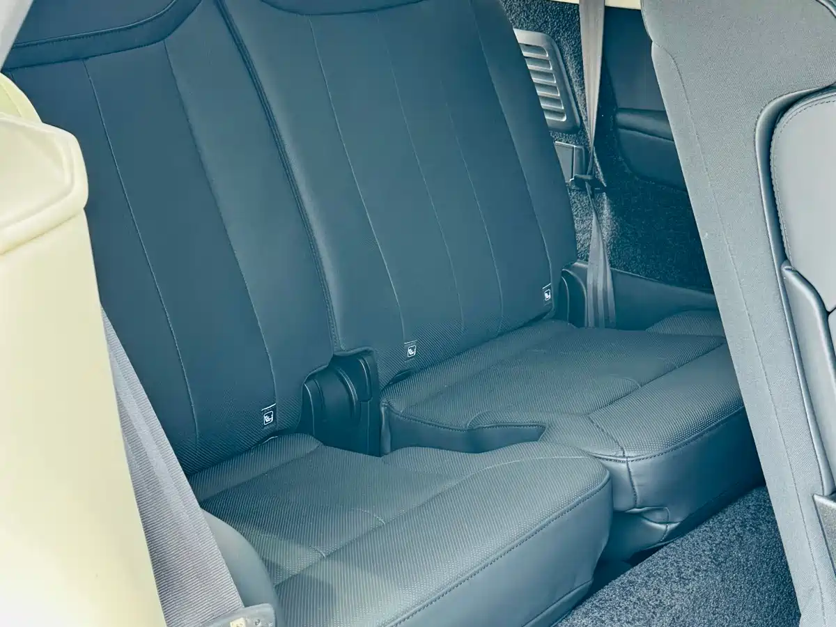 Land Rover Range Rover 2023 3.0 L6 400PS Golden Age 7-Seater Long Wheelbase фото 36