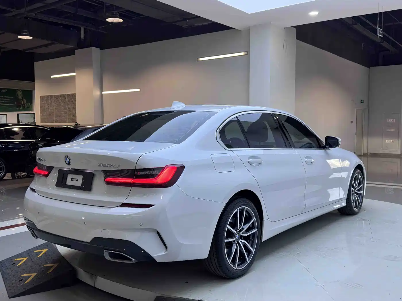 BMW 3 Series 2022 320Li M Sport Package фото 5