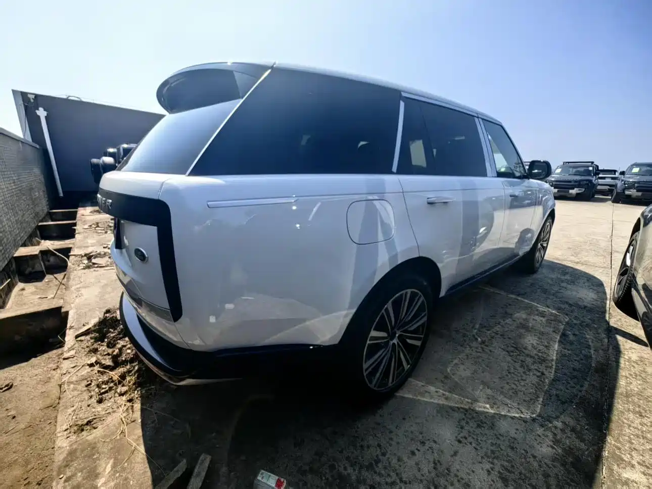 Land Rover Range Rover 2026 Model 3.0 L6 400PS AB Long Wheelbase Version фото 6