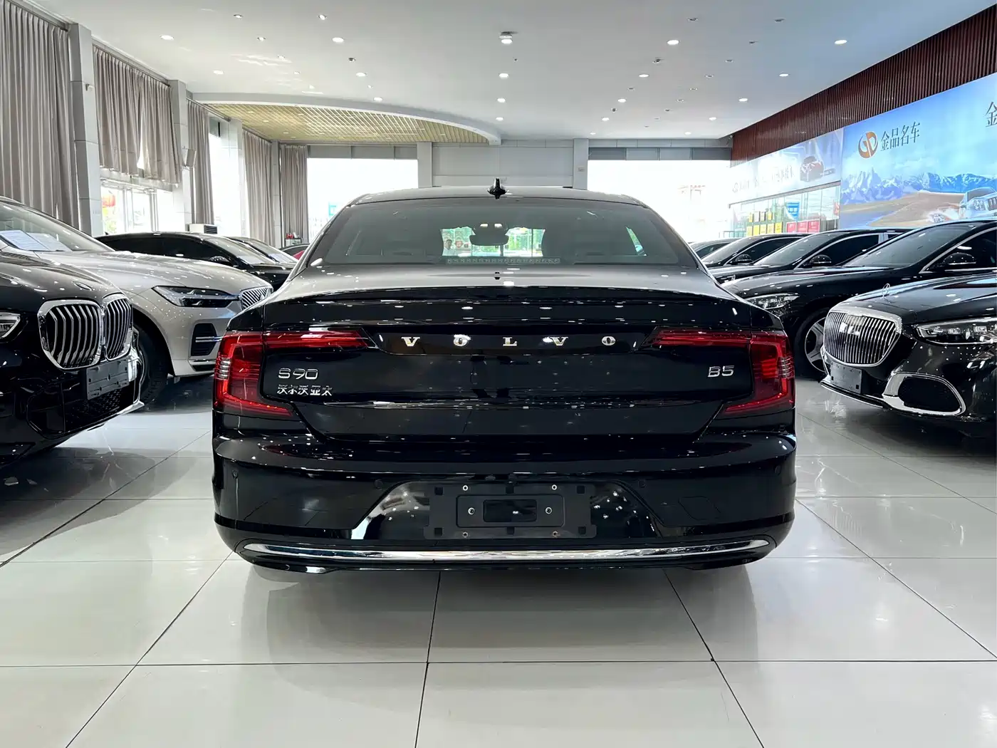 VOLVO S90