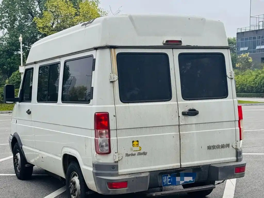 Iveco Daily 2013 2012 2.5T-A35 Logistics Edition 1 Medium Roof