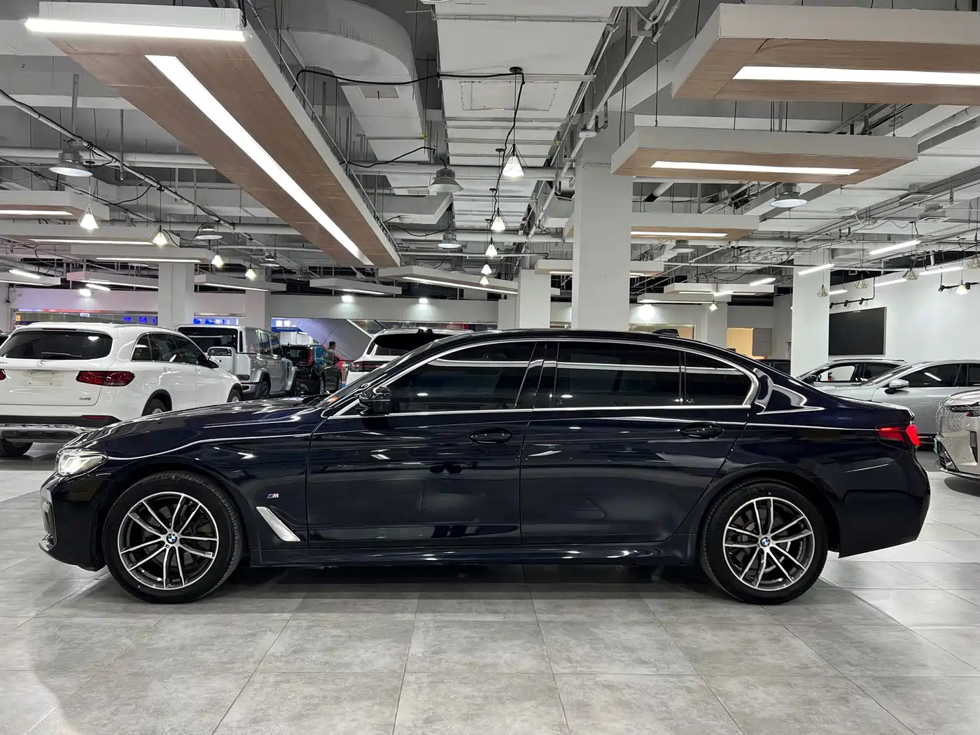 BMW 5 Series 2021 525Li M Sport Package фото 4