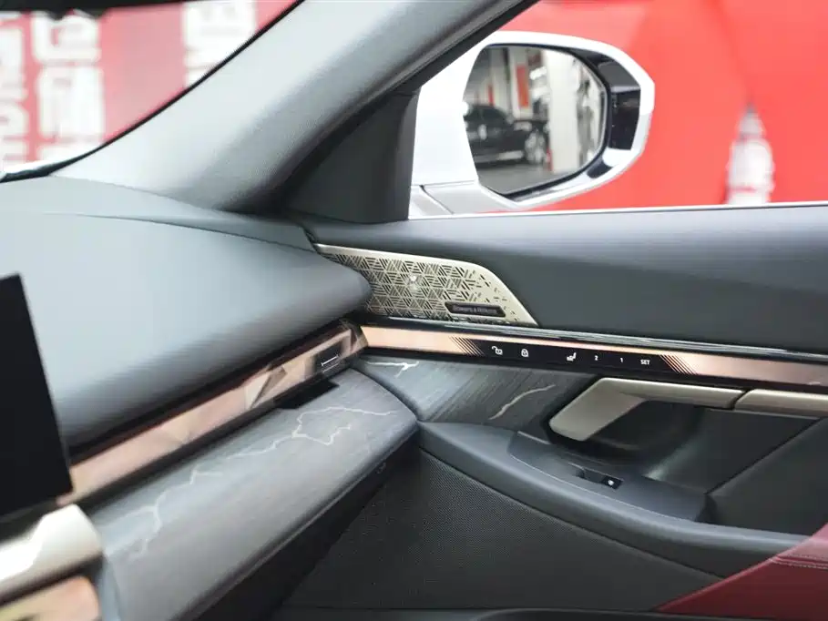 BMW 5 Series 2025 530Li Premium M Sport Package фото 18
