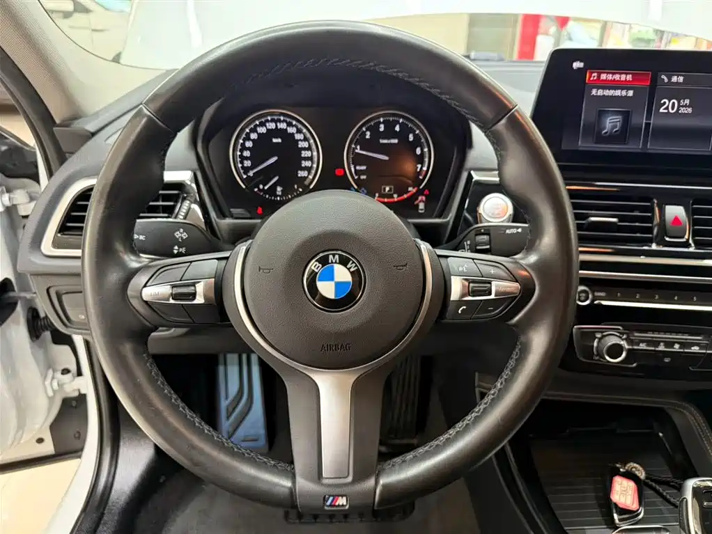 BMW 1 Series 2022 120i M Sport Shadow Edition фото 11