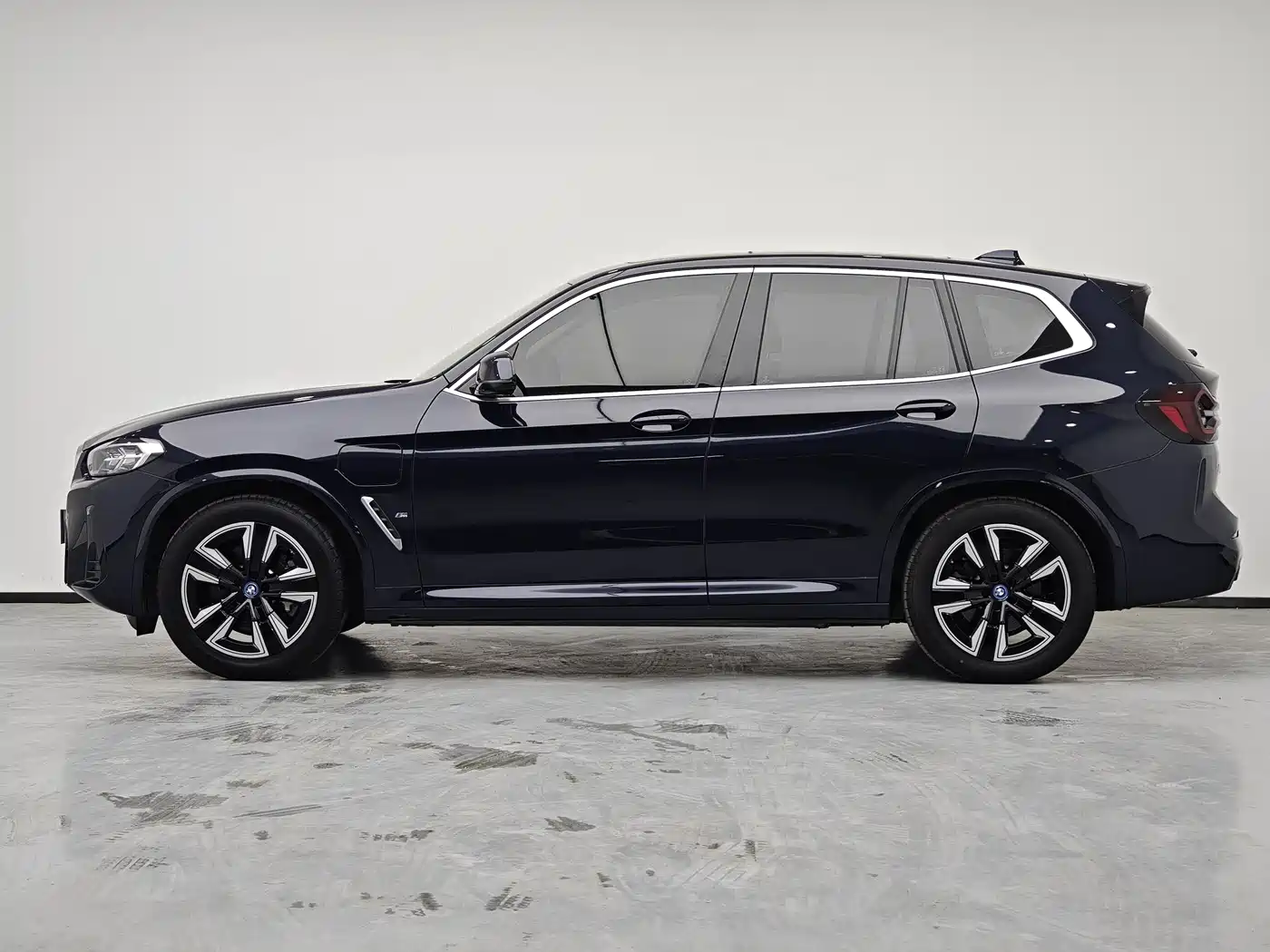 BMW iX3 2023 Leading Type фото 17