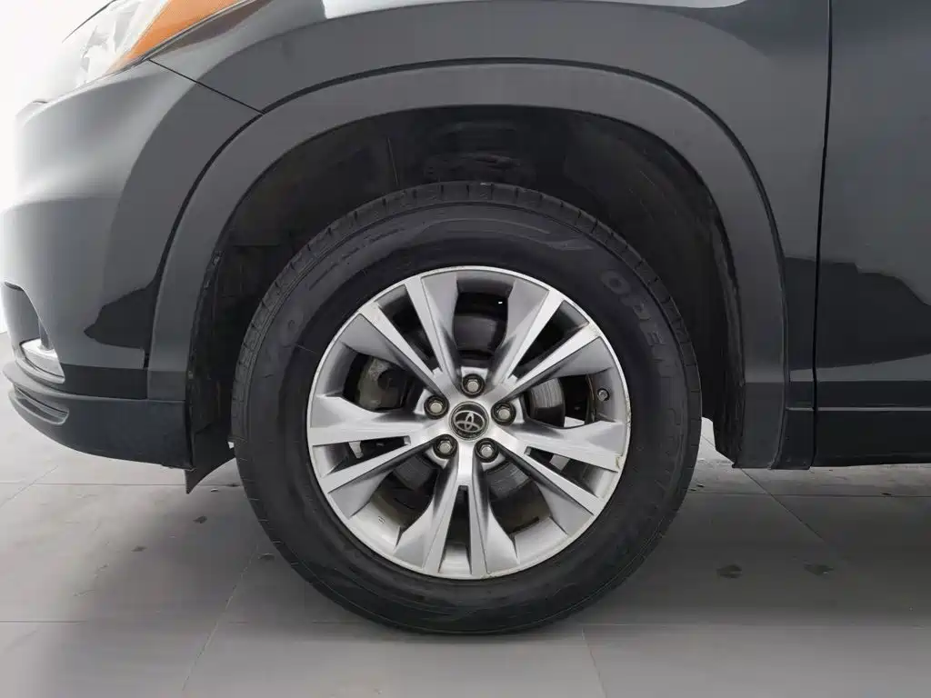 Photo 17 - Toyota Highlander