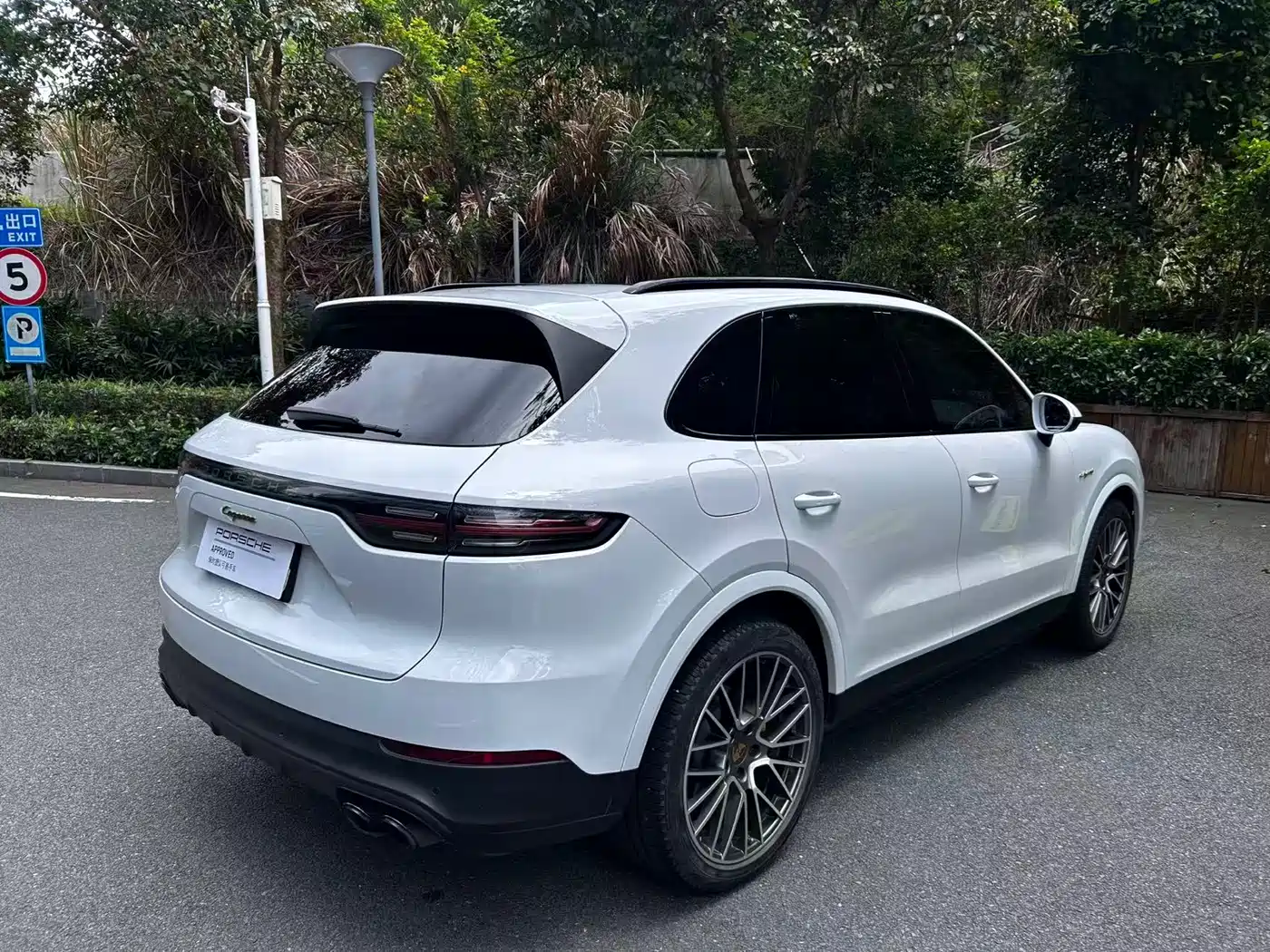 Porsche Cayenne New Energy 2022 Cayenne E-Hybrid 2.0T Platinum Edition фото 11