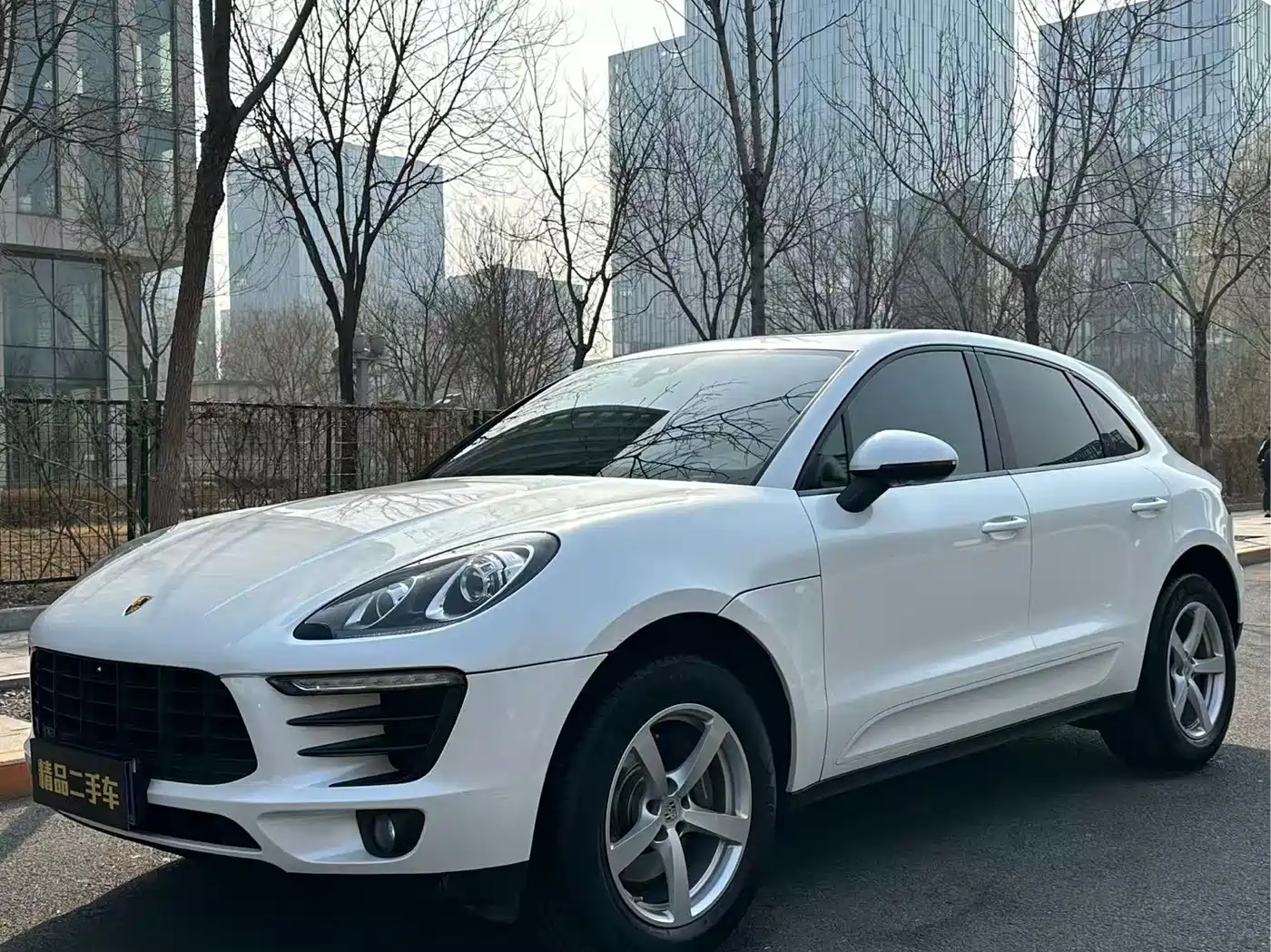 PORSCHE MACAN