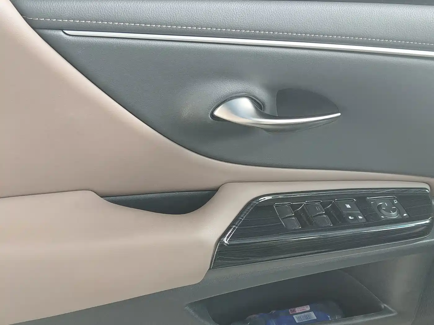 Photo 13 - Lexus ES