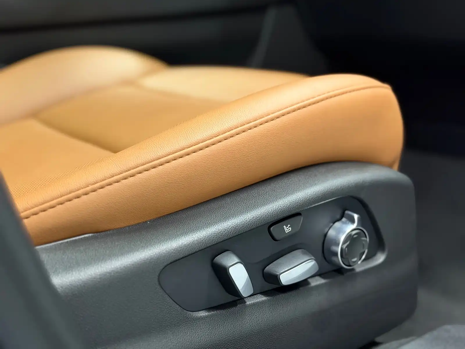 Фото 22 - Cadillac XT4