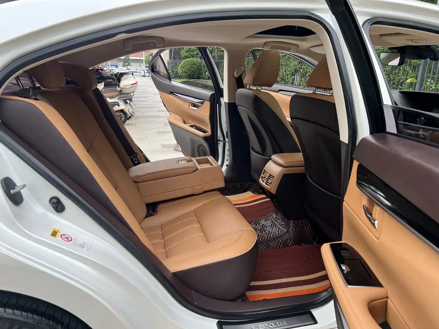 Lexus ES 2015 300h Comfort Edition фото 10