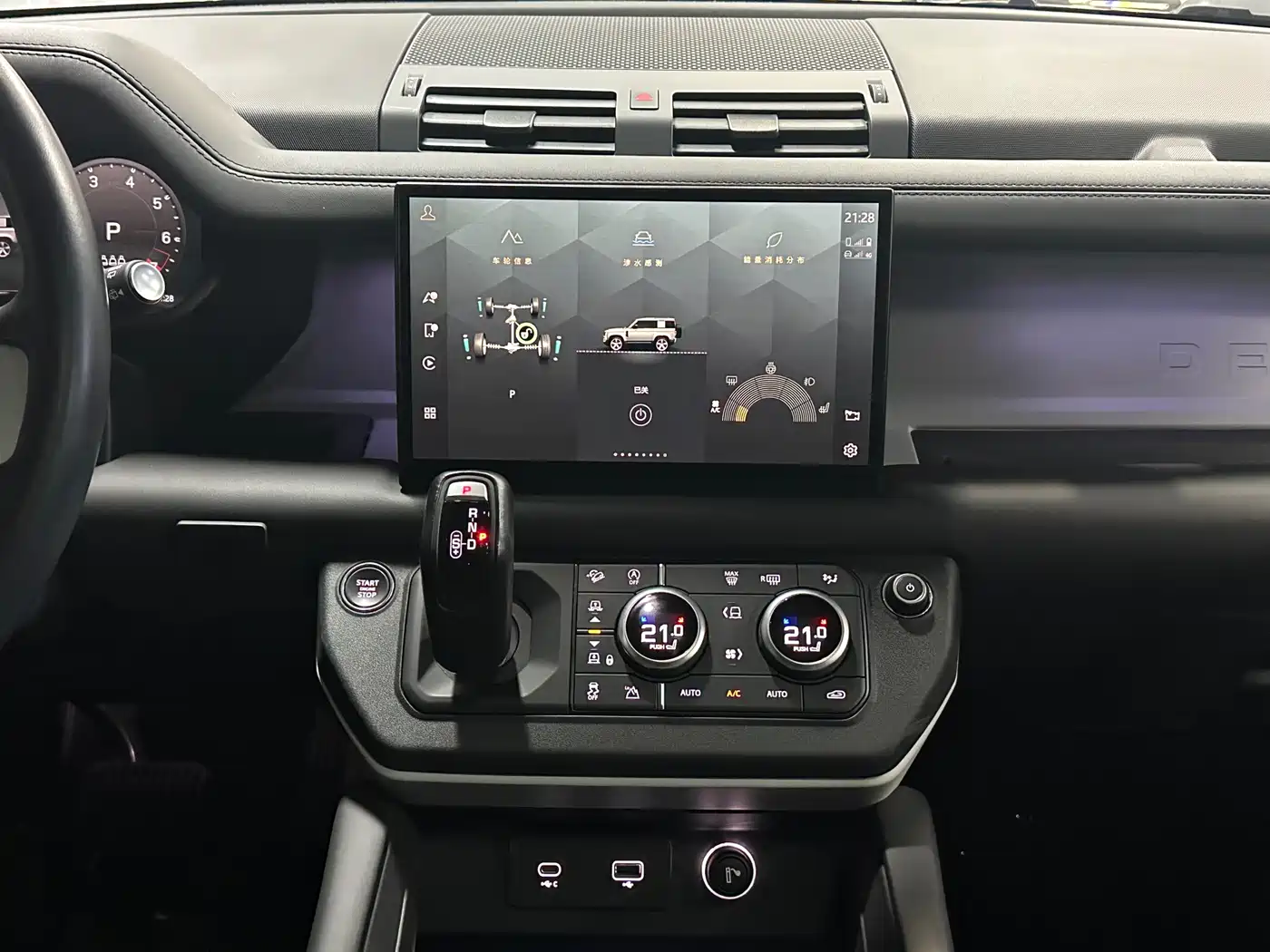 Land Rover Defender 2023 Facelift 90 3.0T P400 XS фото 4