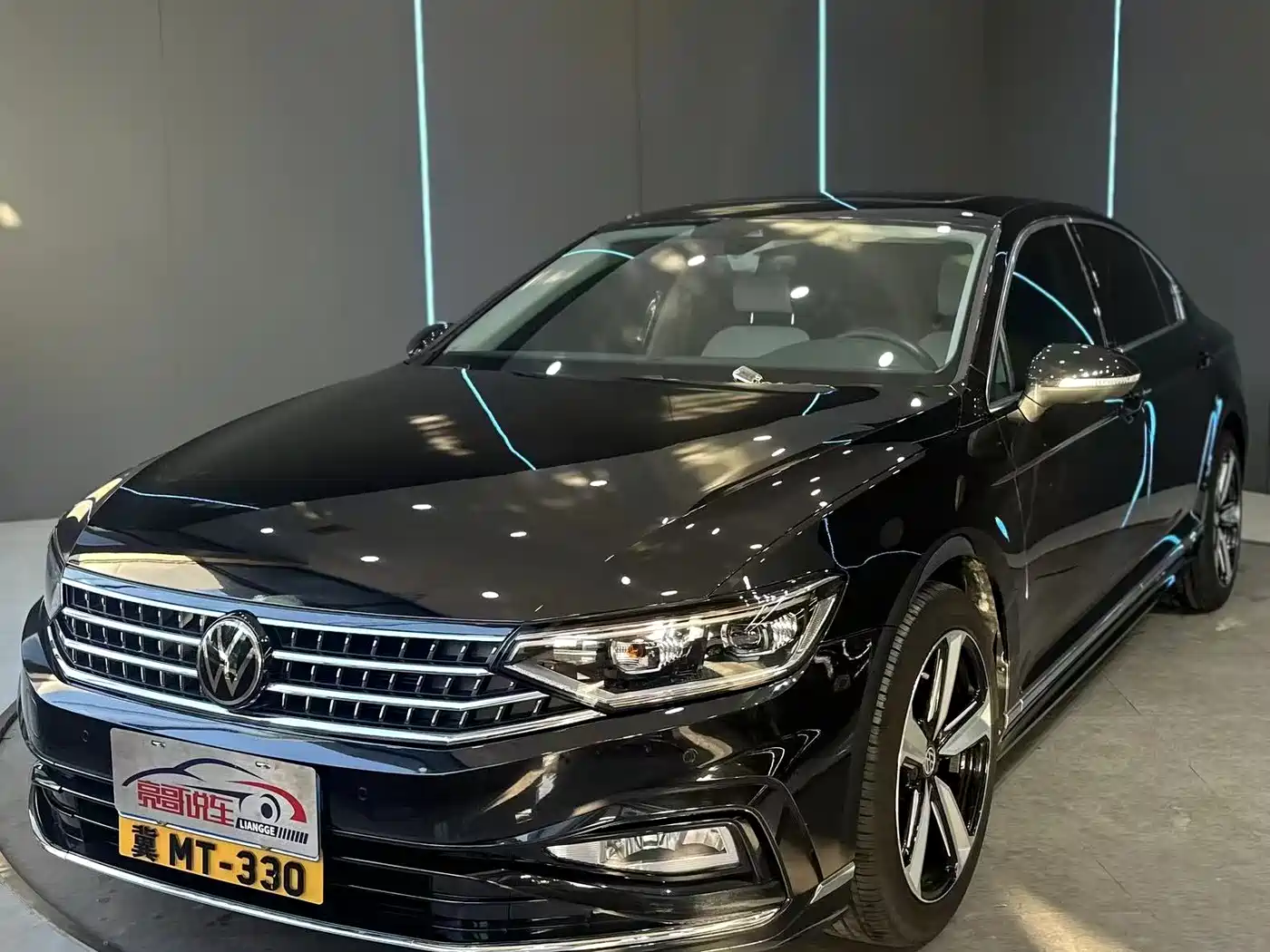Volkswagen Magotan 2025 Popular Edition 330TSI DSG Luxury
