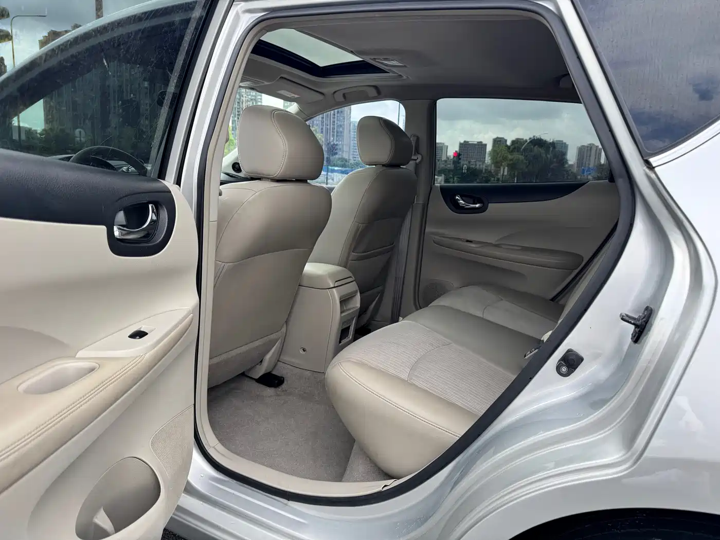 Фото 6 - Nissan Tiida