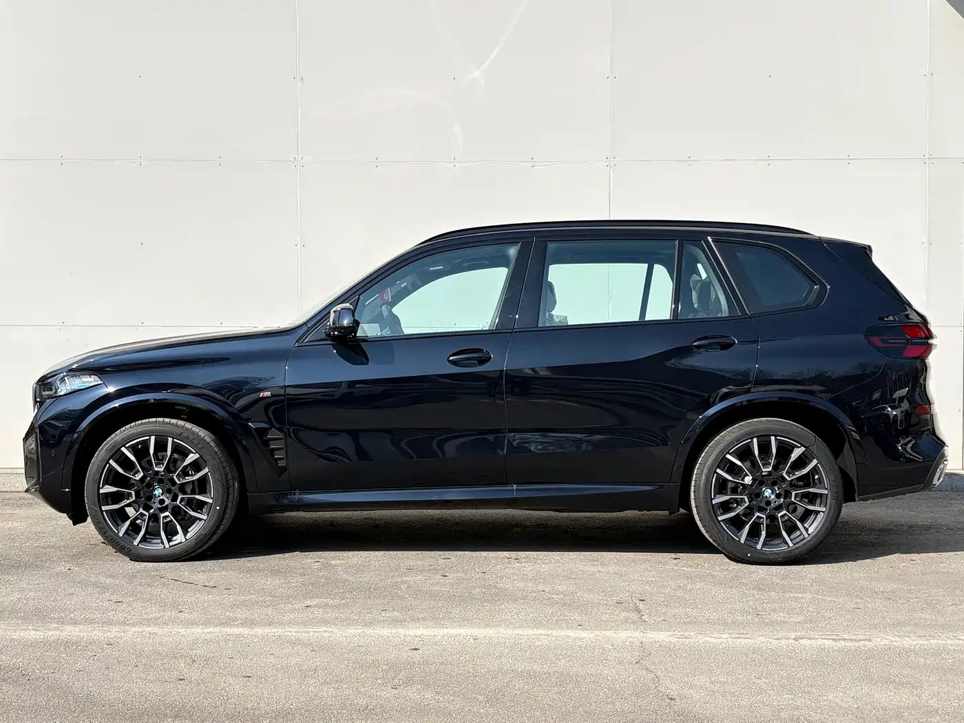 BMW X5 2025 Model xDrive 40Li M Sport Blackout Package фото 2
