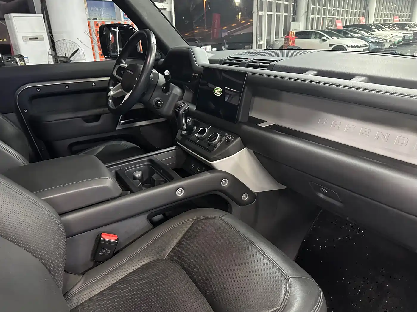 Land Rover Defender 2023 Facelift 90 3.0T P400 XS фото 9