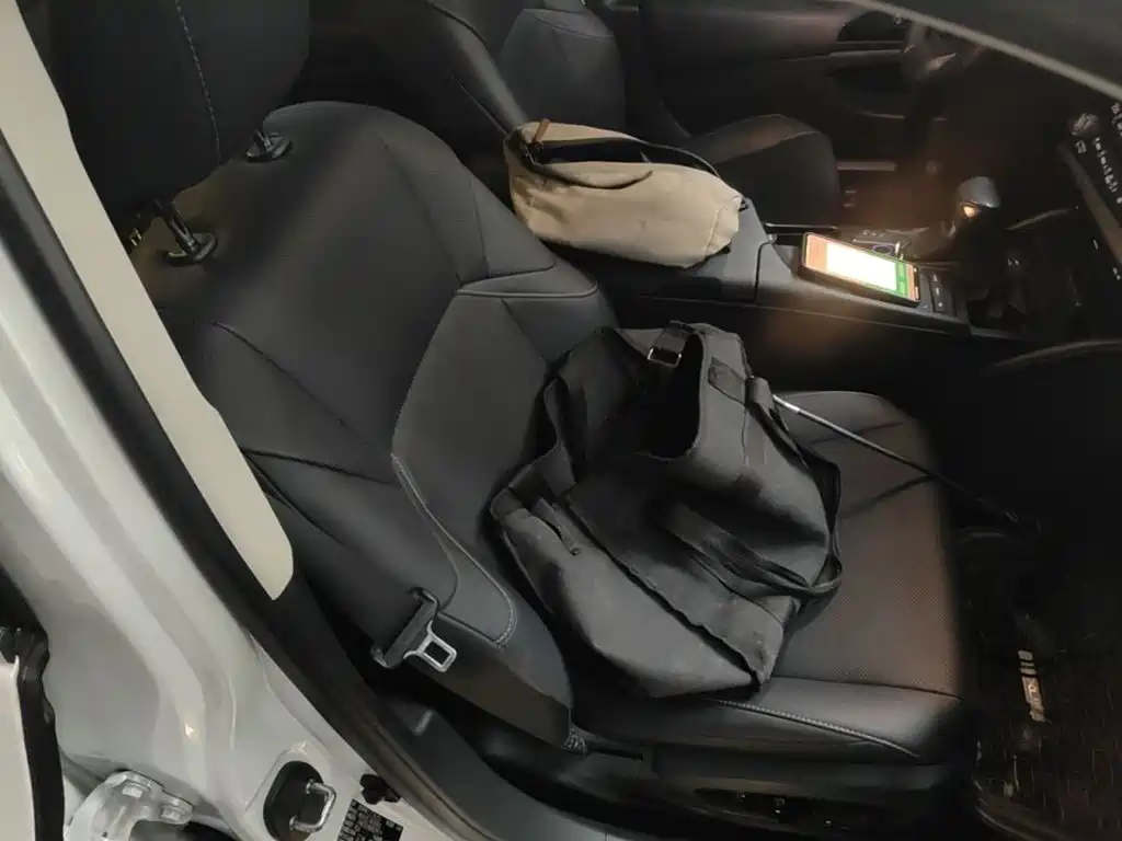 Фото 25 - Lexus ES