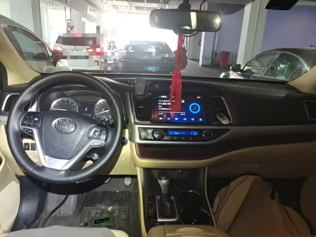 Photo 10 - Toyota Highlander