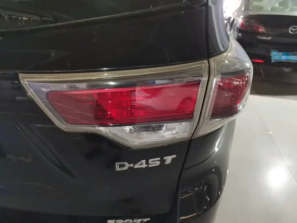 Photo 8 - Toyota Highlander