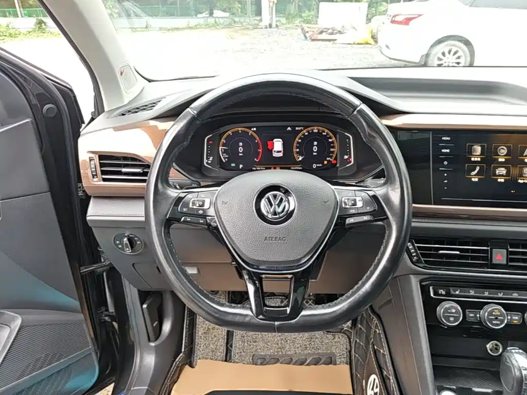 Фото 11 - Volkswagen Tharu