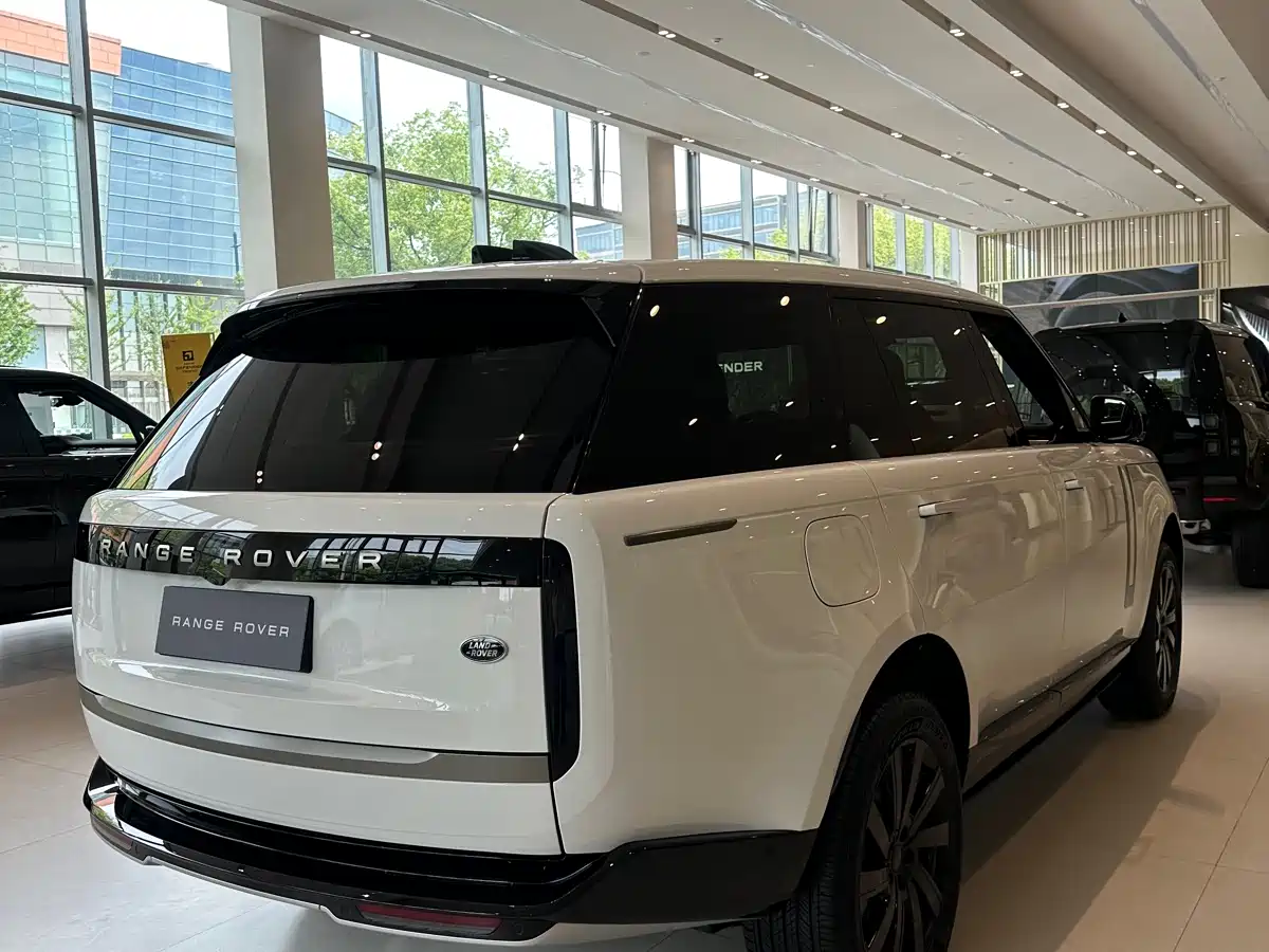 Land Rover Range Rover 2026 Model 3.0 L6 400PS SE Long Wheelbase Version фото 11