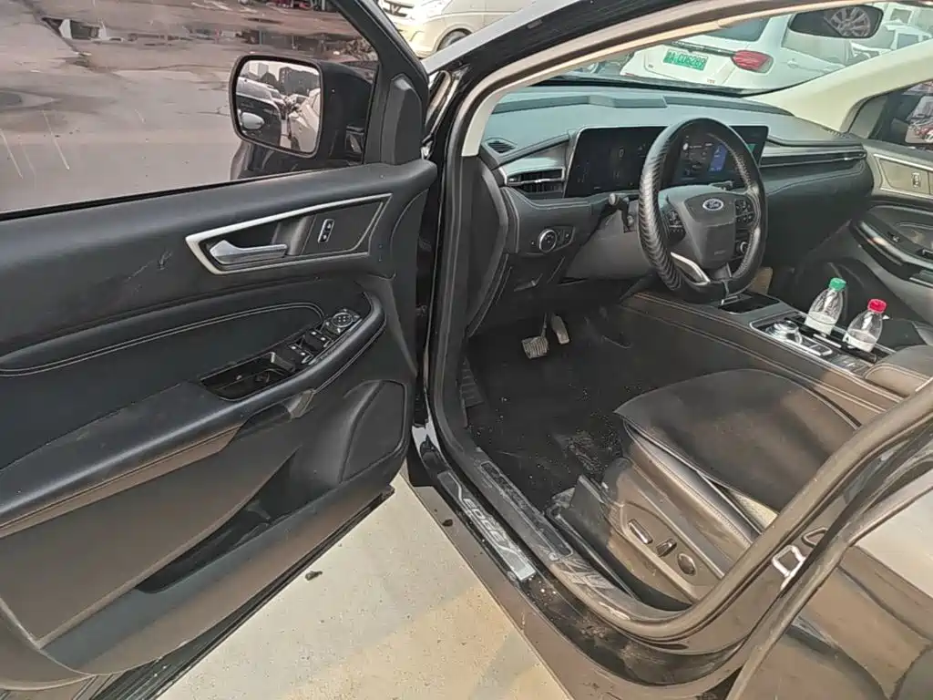 Фото 12 - Ford Edge
