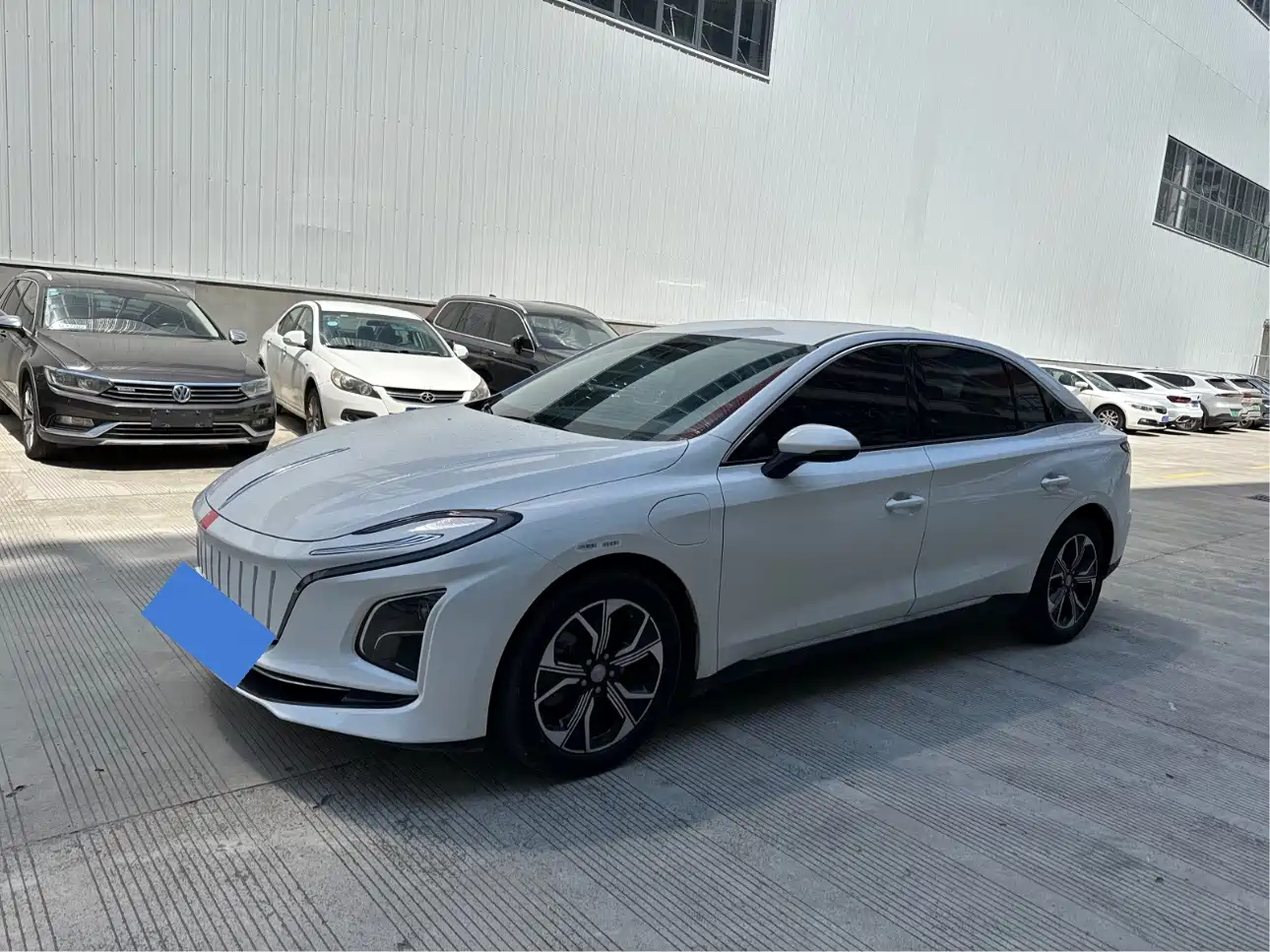 Hongqi E-QM5 2024