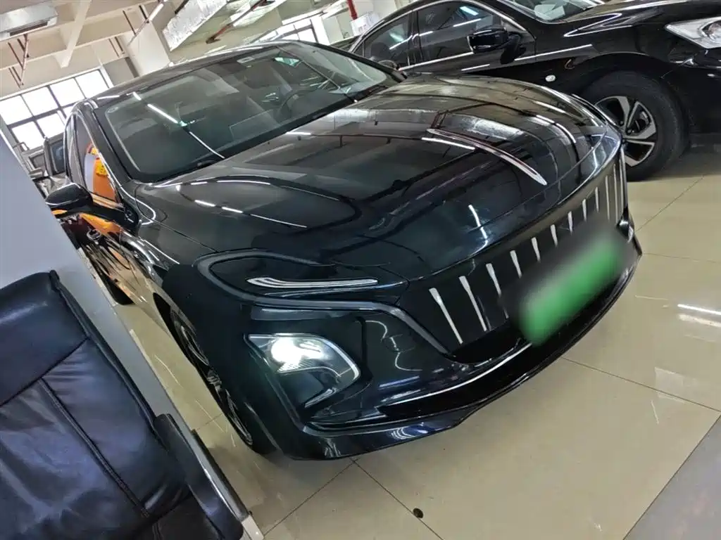 Hongqi E-QM5 2021 Charging Flag Joy Edition фото 4