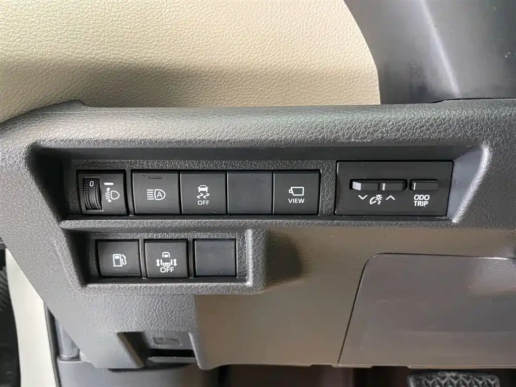 Toyota Sienna 2023 2.5L Hybrid Premium Edition фото 21