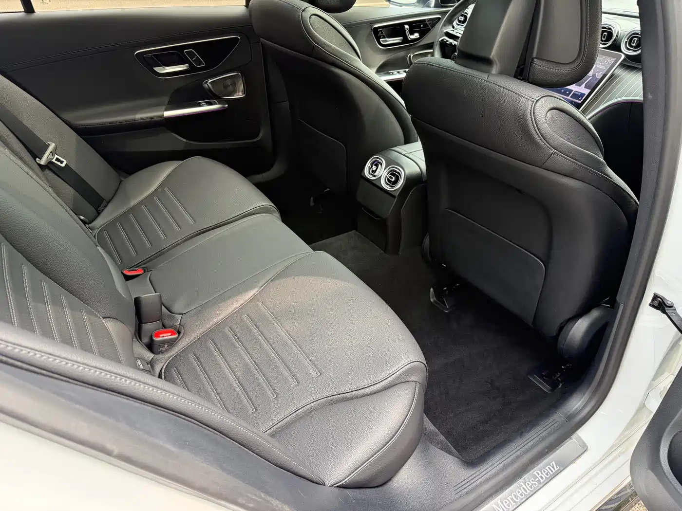 Mercedes-Benz C-Class 2023 Facelift C 260 L Night Sport Edition фото 15