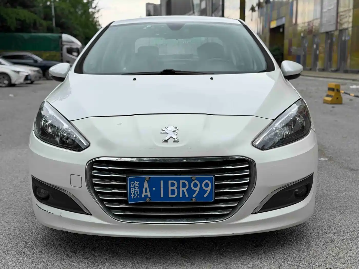 Peugeot 308 2014 Model Joy Edition Classic 1.6L Automatic Superior Style фото 2