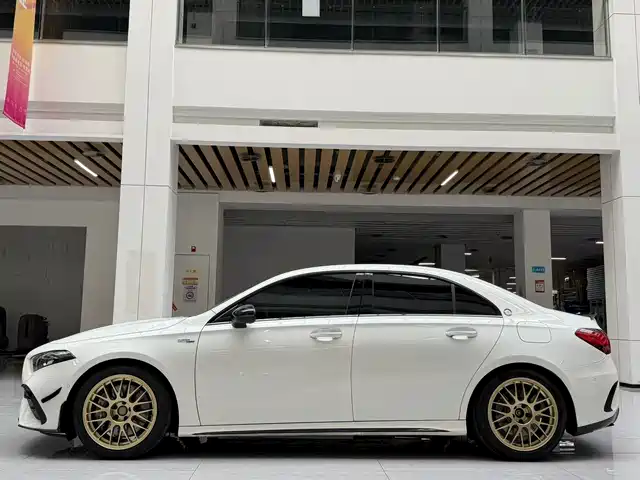 Mercedes-Benz A-Class AMG 2024 AMG A 35 L 4MATIC — фото 5
