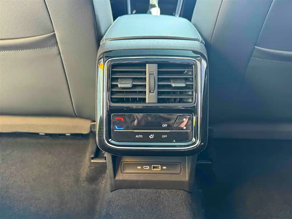 Volkswagen Passat 2022 330TSI Elite Edition фото 13