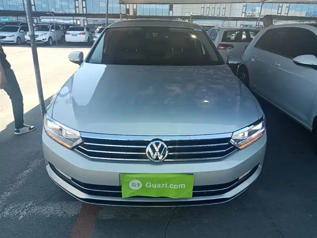 Volkswagen Magotan 2017 330TSI DSG Luxury фото 3