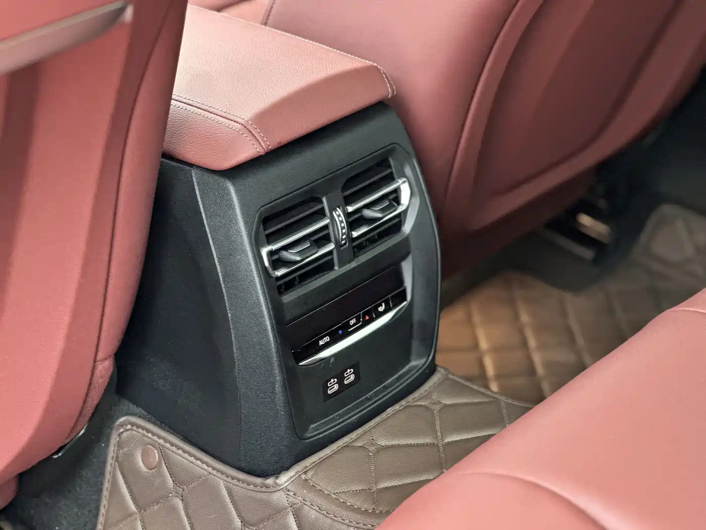 BMW 3 Series 2023 325i M Sport Black Night Package фото 11