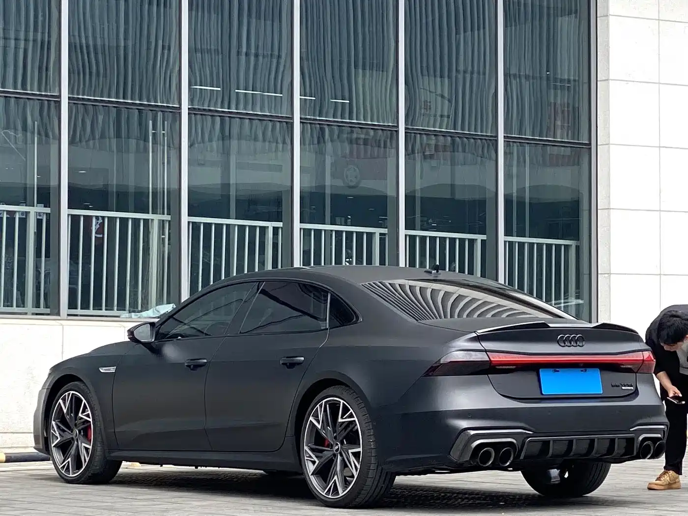 Audi A7L 2023 45 TFSI quattro S-line Black Warrior Edition фото 3