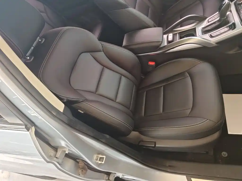 Фото 25 - Geely Atlas