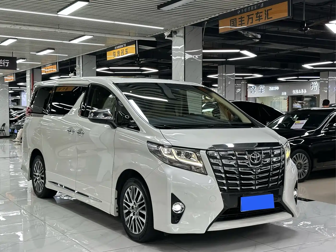 Toyota Alphard 2015 3.5L Luxury Edition фото 3