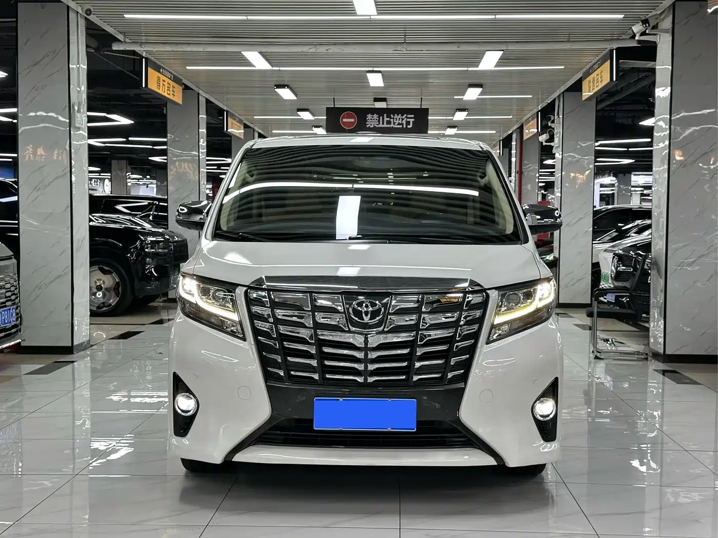 Toyota Alphard 2015 3.5L Luxury Edition фото 2