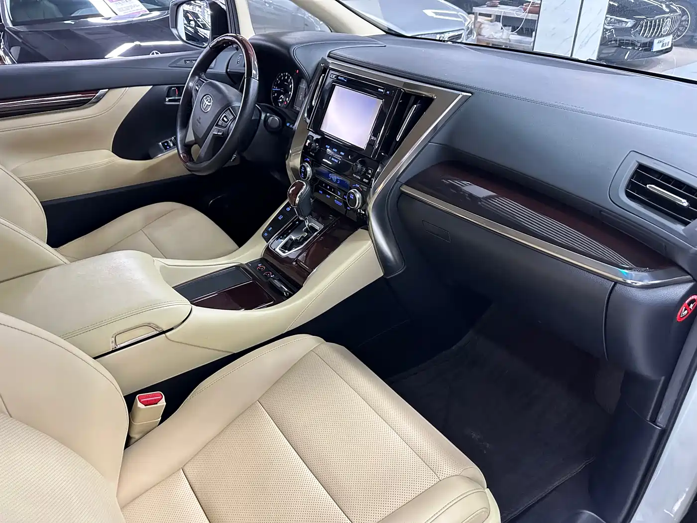 Toyota Alphard 2015 3.5L Luxury Edition фото 15