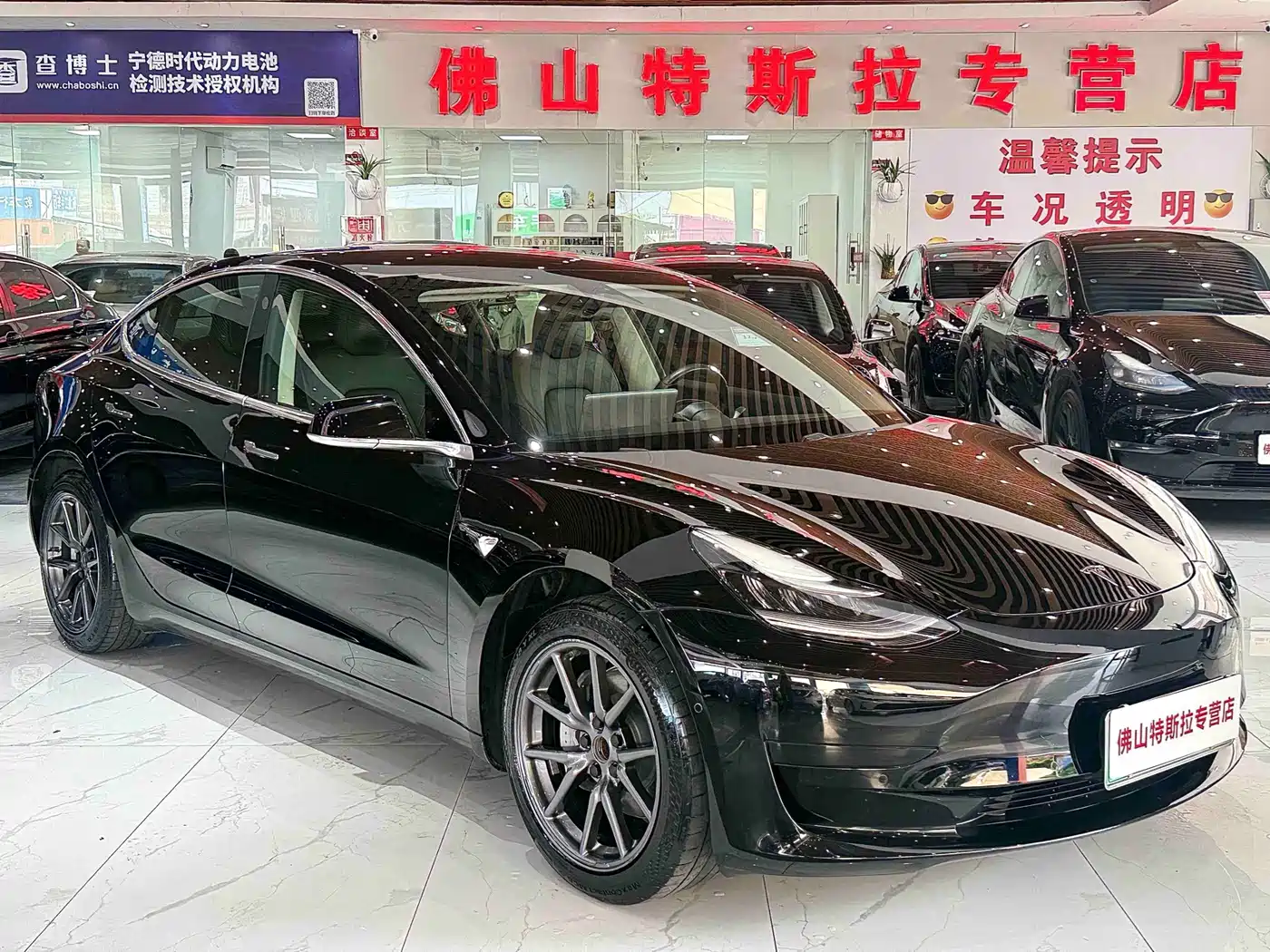 Фото 2 - Tesla Model 3