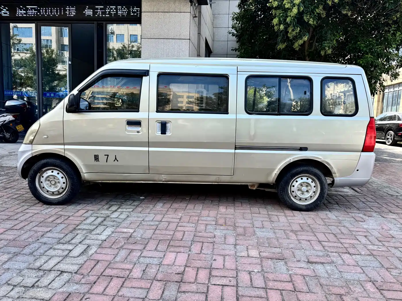 Wuling Motors Wuling Rongguang 2013 2012 1.5L Extended Standard Model