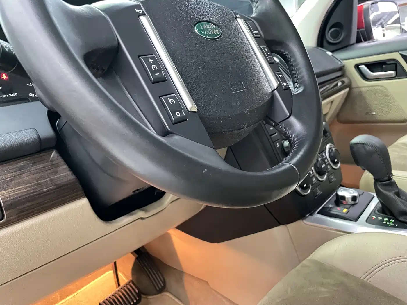 Land Rover Freelander 2 2011 3.2L China Red Limited Edition фото 30